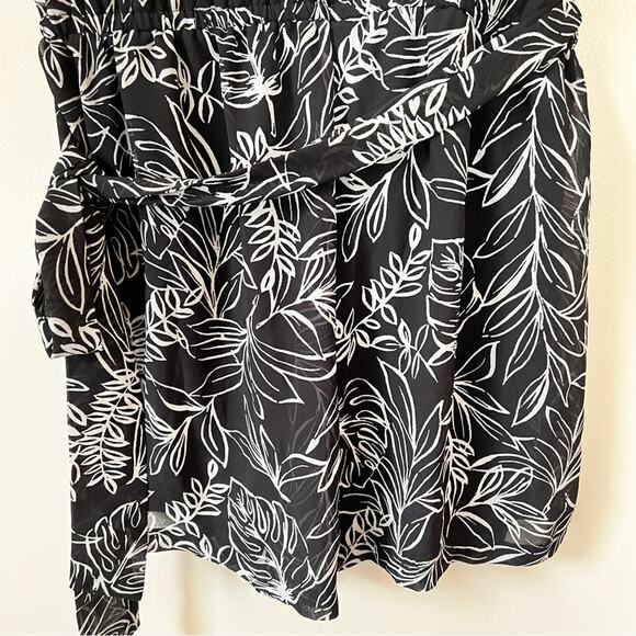 Forever 21 Women’s Black and White Drawstring Romper Sz L - Picture 12 of 12